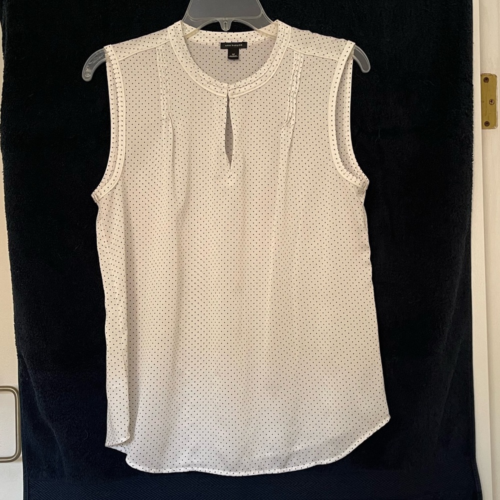Lovely and light Ann Taylor blouse